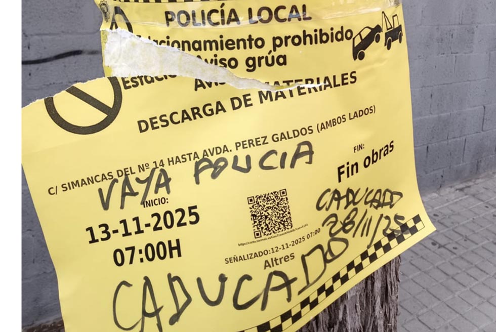 Apareixen pintades en els senyals de prohibit aparcar a les portes del Sant Gregori