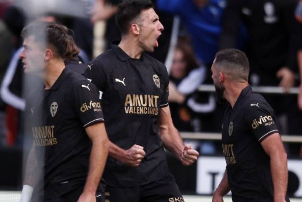 Una rifa solidària amb samarretes de futbolistes ajudarà instituts afectats per la DANA