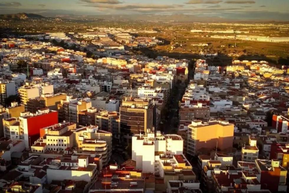 L’Ajuntament de Torrent explica l’origen del contracte de neteja davant les protestes del personal de FCC