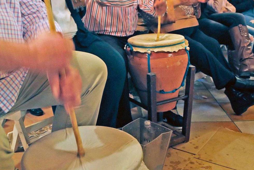 Torrent encén el Nadal amb la gran Zambombada a la Plaça Major